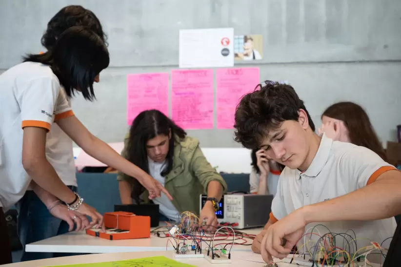 students - escuela tecnica roberto rocca