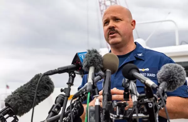 El submarino del Titanic: Los restos "son compatibles con la pérdida catastrófica del sumergible", confirmó la Guardia Costera