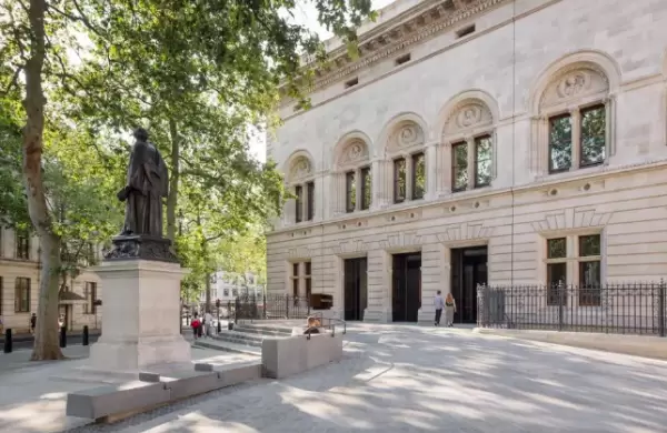 La galera de retratos ms grande del mundo reabre despus de una importante renovacin de tres aos