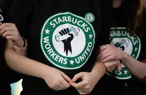 Acusan a Starbucks de "trato hipócrita" a los trabajadores LGBTQIA+, y cientos de empleados irán a huelga