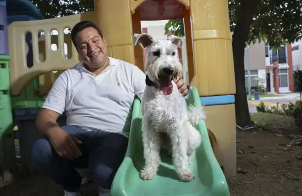 Un Copito viajero y atleta acompaa al Gerente de Marca de Pilsener