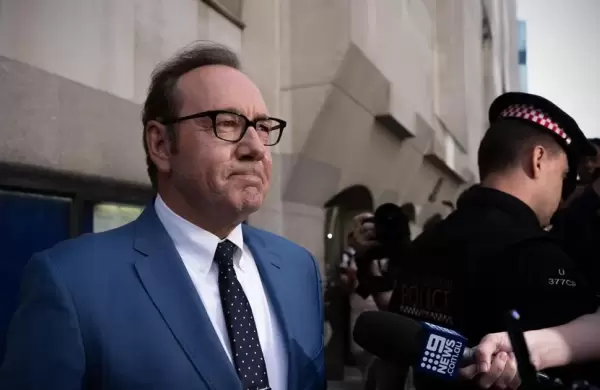 Una víctima de Kevin Spacey acusó al actor de haberlo drogado previo a la agresión sexual