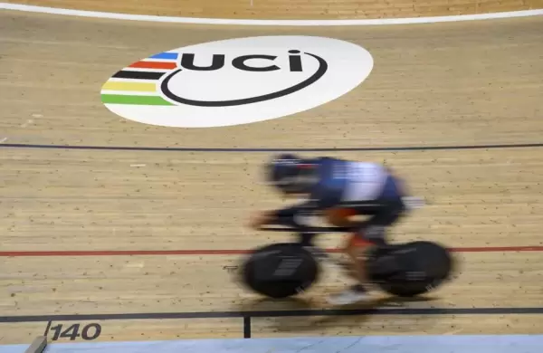 El ciclismo prohíbe a las mujeres atletas transgénero: Qué otros grandes deportes tienen restricciones similares