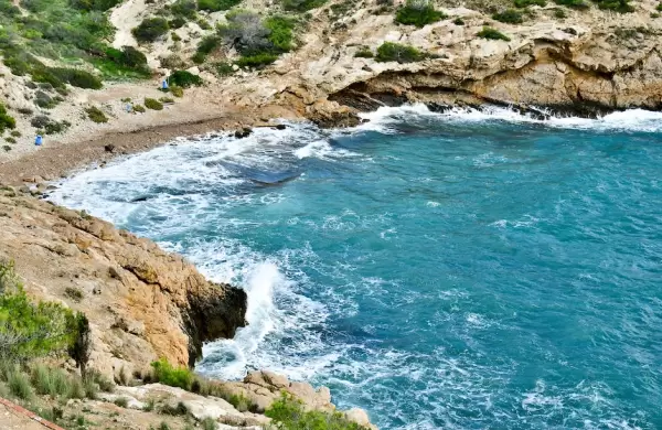 Europa toma medidas contra el comportamiento en la playa: multas por reservar lugares y reproducir música