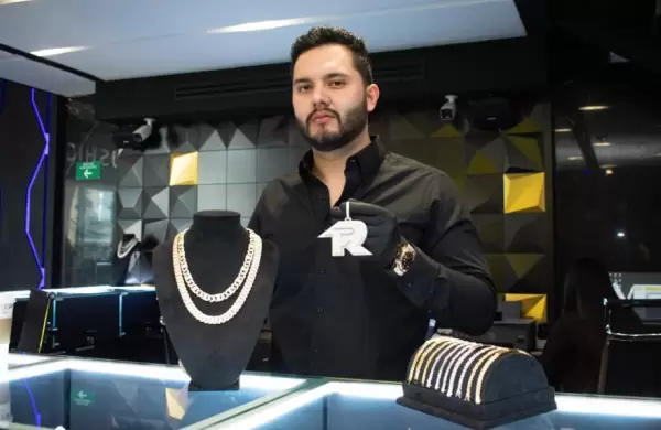 Venden joyas personalizadas en todo el mundo y planean abrir un local en la Argentina