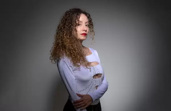 Amor, moda sustentable y una carrera que hizo clic con Corea del Sur