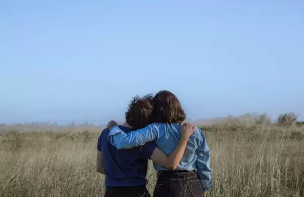 Para el bienestar y la felicidad, un nuevo estudio demuestra que la conversación es clave