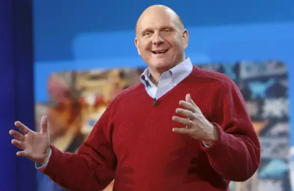 Quién es el exdirector ejecutivo de Microsoft que vuelve a liderar el ranking de los dueños de equipos deportivos más ricos de EE.UU.