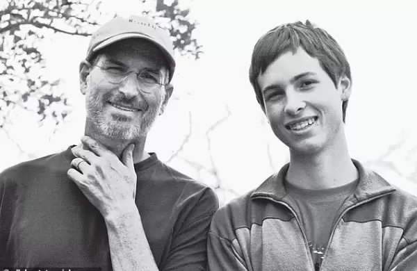 El hijo de Steve Jobs lanza una nueva firma de capital de riesgo para combatir el cáncer