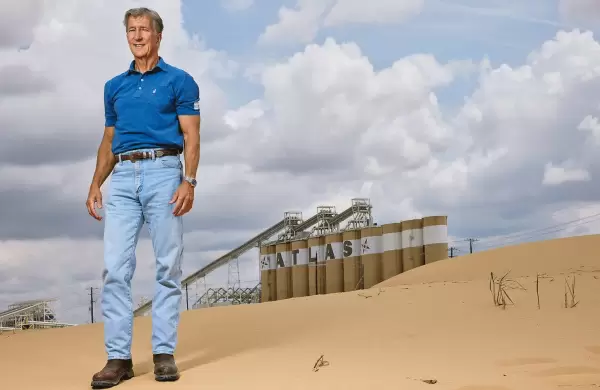 Este magnate gana millones vendiendo "toneladas absurdas" de arena para el fracking, pero una lagartija podra costarle el negocio