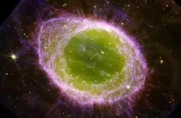 Así se ve la nebulosa Messier 57 a través del telescopio James Webb que se encuentra más allá de la órbita lunar