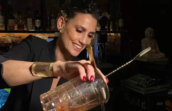 Es bartender y abrió el bar más grande de Chacarita con sus cócteles de autor