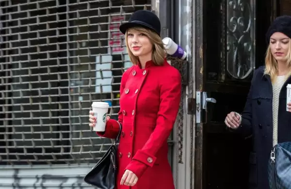 Qu pods aprender de la estrategia de Starbucks para aprovechar el boom de Taylor Swift