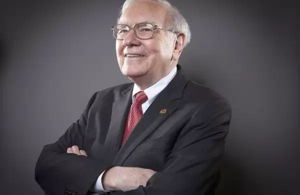 Una lupa sobre Warren Buffett para saber en qué invirtió en el segundo trimestre de 2023