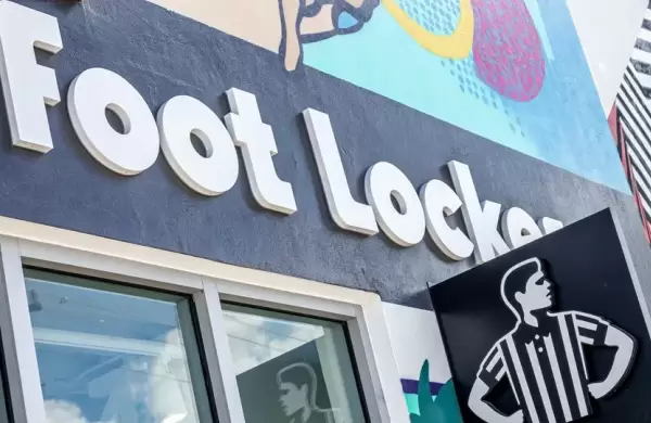 Las acciones de este gigante del calzado y ropa deportiva se desplomaron un 33%: los motivos