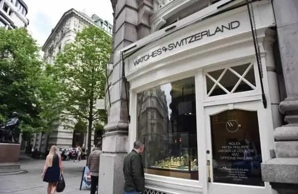 Un inesperado anuncio de Rolex hizo que estas acciones se desplomaran