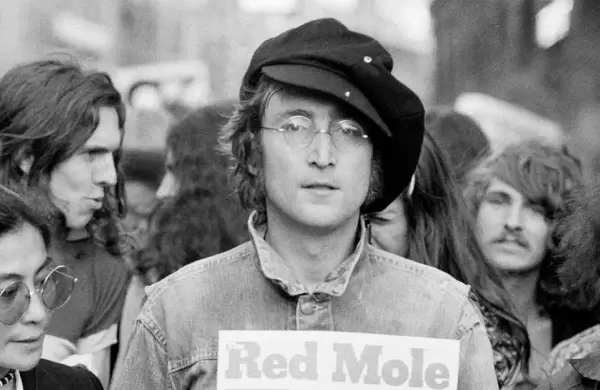 Subastan un "tesoro inédito" de John Lennon: de qué se trata y cuál es su valor