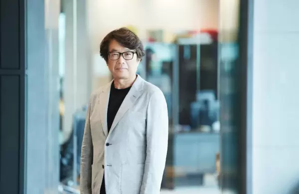 Dejó la universidad, fundó una cadena de restaurantes de fideos japoneses y hoy es multimillonario