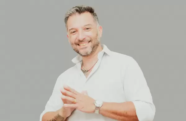 Comenz a los 19 aos, con un diskette en Mar de Aj, y hoy vende su software gastronmico a 10.000 locales