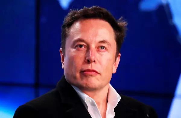 Elon Musk dice que el robot humanoide Optimus de Tesla podría lanzarse el próximo año: qué piensan los expertos