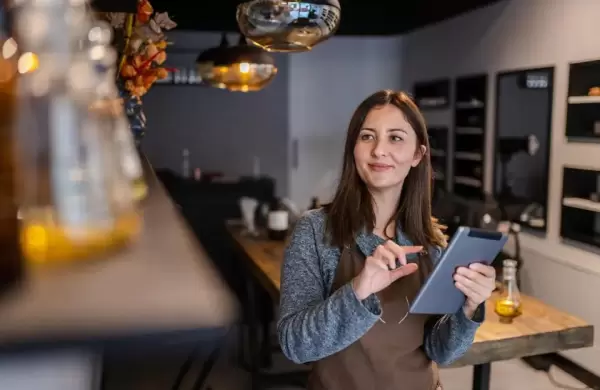 Tener un negocio y alcanzar la libertad financiera: cinco pasos para lograrlo