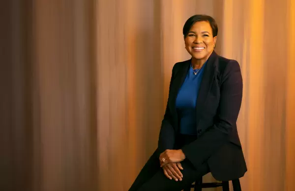 Qué hay detrás de la sorpresiva renuncia de Rosalind Brewer, la CEO de un gigante del negocio farmacéutico
