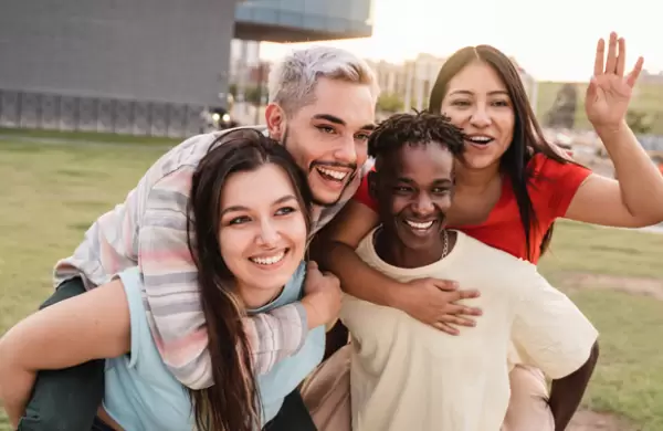 Descubren que la terapia hormonal redujo la depresión y el riesgo de suicidio entre adultos transgénero