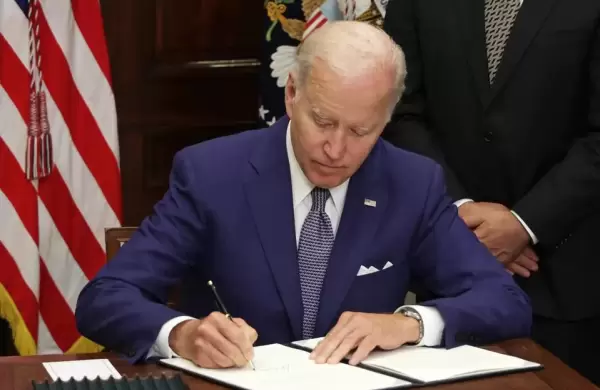 Revelaron que Joe Biden estaría por desencadenar "un caos" en el valor del Bitcoin