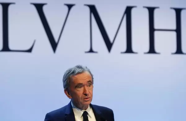 Hermès desplazó a LVMH como la marca de lujo más valiosa y Bernard Arnault perdió US$ 9000 millones
