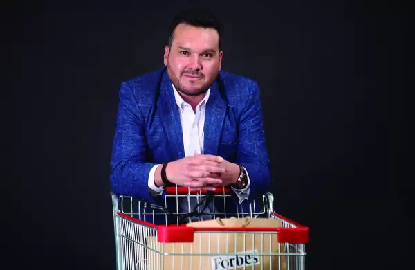 Sacaba los carros de compras y hoy es el capo de los autos