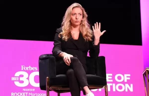 La exmultimillonaria Whitney Wolfe se retira como directora ejecutiva de Bumble en medio de la caída del 80% de las acciones