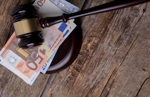 De la corrupcin y otros adornos