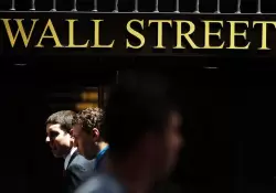 Oro en récord, petróleo volando y acciones cayendo: la tormenta perfecta que desconcierta a Wall Street