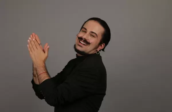 Se cans de hacer favores y hoy este creativo se abre puertas en Mxico y Colombia