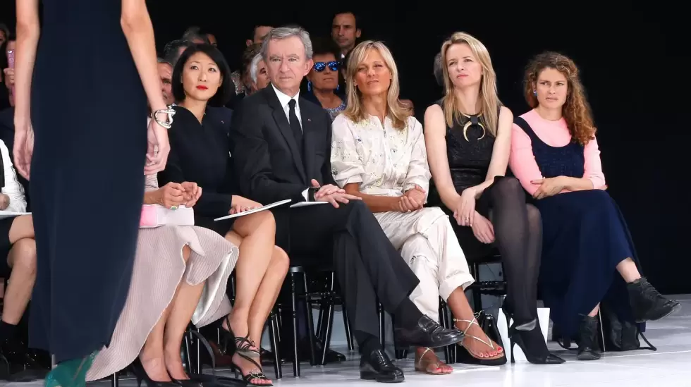 Bernard Arnault con su esposa e hijos.