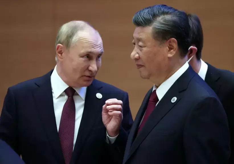 Presidente Vladimir Putin hablanco con el  Presidente Xi Jinping