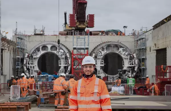 Es project manager de una obra ferroviaria que cuesta 100 billones de libras esterlinas