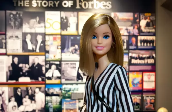 Por qué Barbie entró en la lista de mujeres poderosas de Forbes 2023