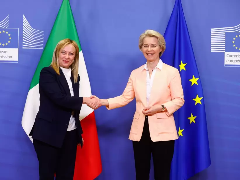 Ursula von der Leyen, de la Comisin Europea, y Giorgia Meloni, Italia