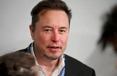Golpe para Elon Musk: el mercado desconfa de los futuros robotaxis de Tesla