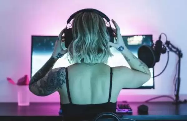 La ltima decisin de Twitch que gener indignacin: permitir la "desnudez artstica" y el pole dance en las transmisiones