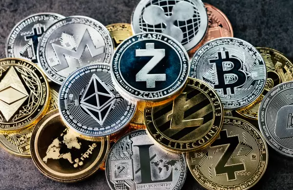 Caen US$ 300 mil millones los ETF crypto:  ¿cómo afecta a Bitcoin, Ethereum, XRP, Solana y Dogecoin?