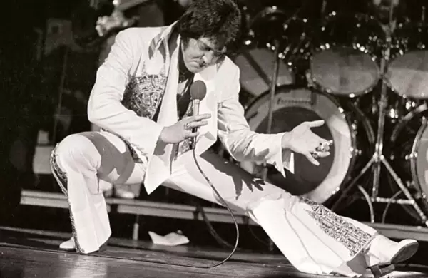 La IA devuelve la vida a Elvis Presley en un concierto inmersivo que te dejará boquiabierto