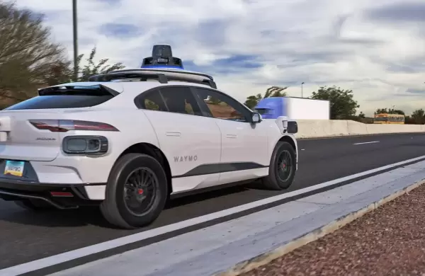 Los ambicioso planes de Alphabet para sus robotaxis autónomos Waymo en 2024