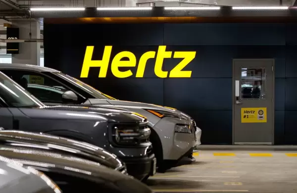 La empresa de alquiler Hertz abandona todos sus coches eléctricos y vuelve a los impulsados por gasolina