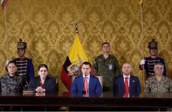 Noboa enva a la Asamblea proyecto de ley para subir el IVA al 15% para pagar los costos del conflicto armado interno