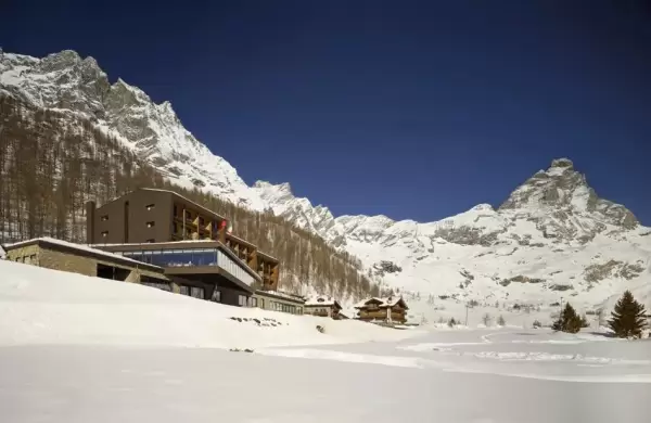 Haz esqu o camina por impresionantes paisajes alpinos desde este nuevo hotel en Italia
