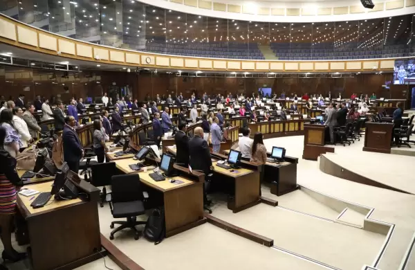 Asamblea no aprobó moción para elevar el IVA; Noboa puede vetar