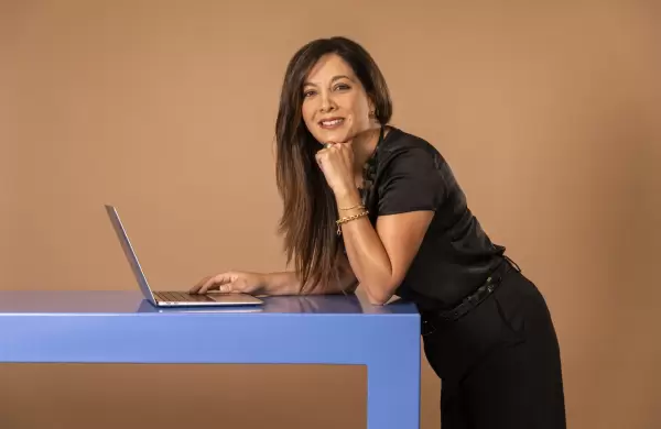 Con LinkedIn, ella mueve seis cifras al ao