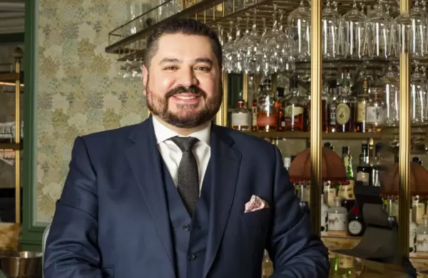 De Londres a Hong Kong: este ecuatoriano resplandece en la industria de la hospitalidad